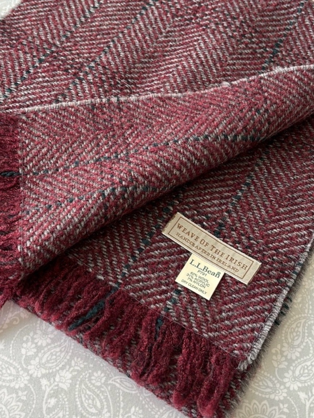 LL Bean Weave of the Irish Wool acrylic men’s winter scarf Herringbone maroon